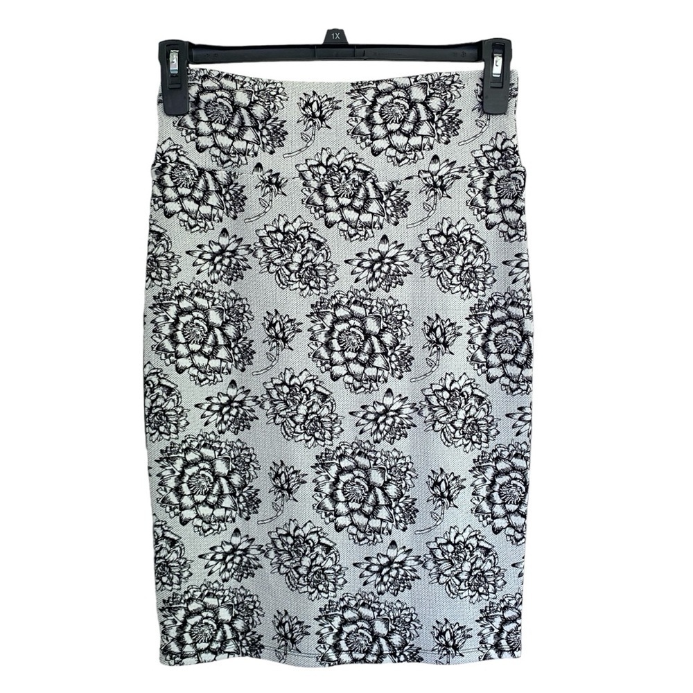 LulaRoe CASSIE Black & White Floral Knit Pencil Skirt Size SMALL - Picture 3 of 4